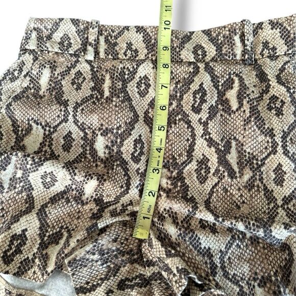 Zara Women’s 3” Shorts Reptile Print Side Zip Size Small - Picture 8 of 8